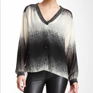💕HP💕Waverly Grey abstract black and cream blouse